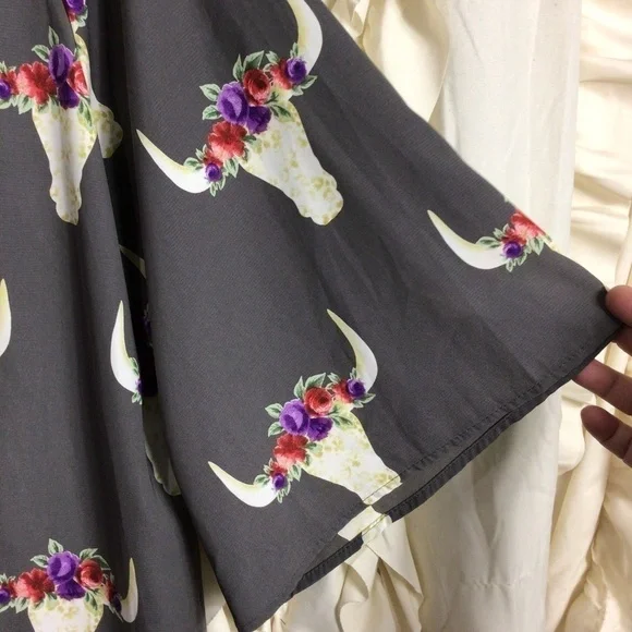 NWT Boho Bull Skull Floral Gray Open Front Kimono - Picture 4 of 6